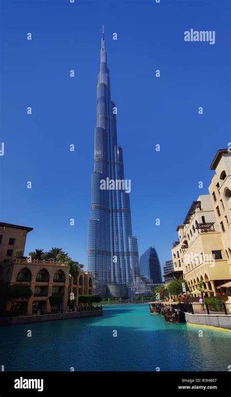 Souk Al Bahar Bridge Burj Khalifa Fountain Hi Res Stock Photography And