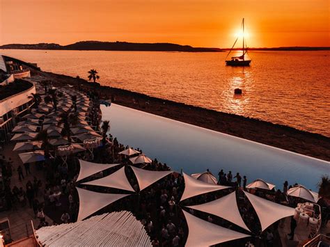 Café Del Mar Malte Pool Party Malta Adventures