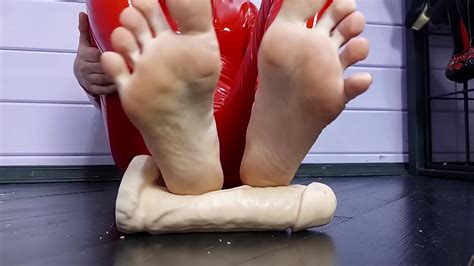 Hard Barefoot Toy Cock Trampling XVIDEOS