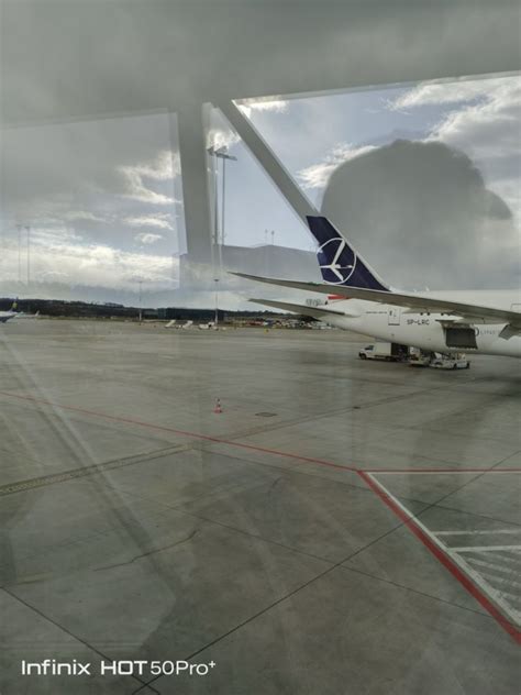 przemyśleń o Infinix HOT Pro Telefon który chcesz trzymać w rękach nawet bez G w r