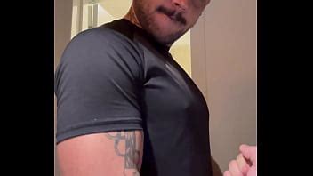 Je suis arrivé de l académie en sueur viens prendre une douche avec moi XVIDEOS