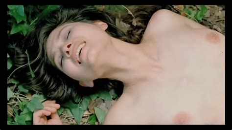 Naked Nurgül Yesilçay in Şellale