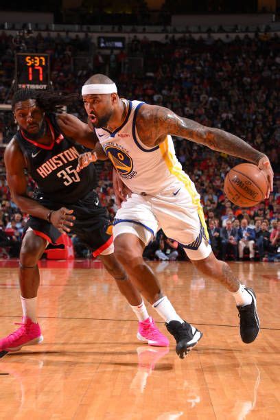 Demarcus Cousins Of The Golden State Warriors Drives To The Basket Golden State Warriors