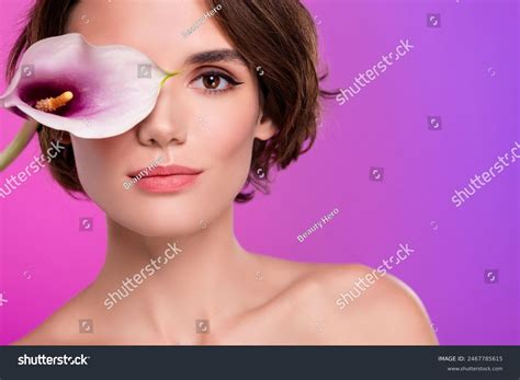 Photo Pretty Woman Naked Shoulders Lilly Stock Photo Shutterstock