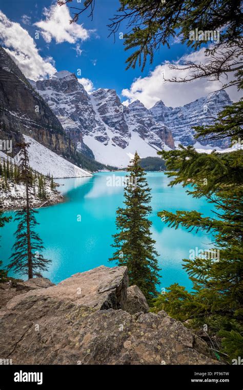 Le Lac Moraine Est Un Lac D Origine Glaciaire Dans Le Parc National De