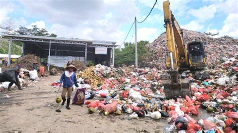 Ratusan Petugas Kebersihan Dan Armada Pengangkut Sampah Di