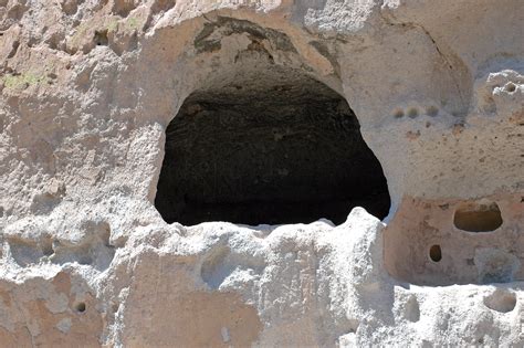 File:Bandelier cave dwelling.jpg - Wikipedia