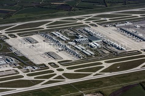 Aerial photograph München Flughafen Runway with hangar taxiways and