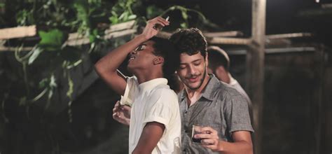 Brésil un jeune gay de ans violé collectivement et torturé têtu