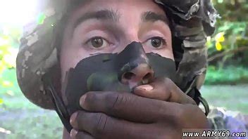 Hombres del ejército desnudos calientes video gay xxx Mira cómo algunos reclutas son castigados