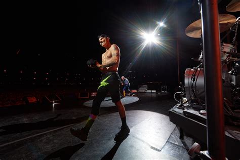 Red Hot Chili Peppers Serve Another Unique Show For Melbourne Noise