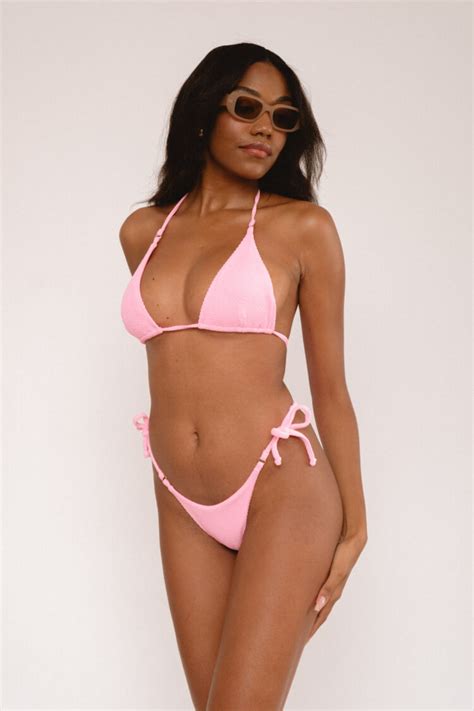 9 Hot Sexy Giulia Rosa Bikini Pics