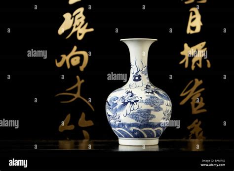 Traditional Chinese Porcelain Vase Stock Photo Alamy