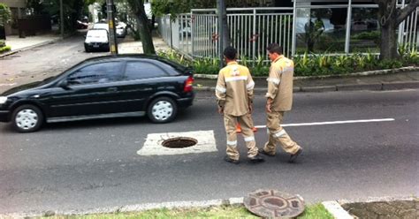 G1 Tampa de bueiro interdita faixa de trânsito na Lagoa notícias em