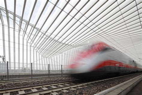 Santiago Calatrava, stazione AV "Mediopadana" Reggio Emilia, foto Kai