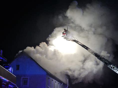 Brandeinsatz Dachstuhlbrand Nach Explosion Feuerwehr Elztal