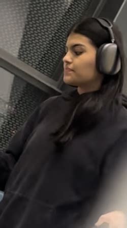 Tight Curvy Latina At Airport Pulls Up Pants Spandex Leggings Yoga Pants Forum