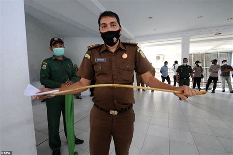 Couples Punished With Lashes Of The Cane For Having Sex Outside Marriage In Indonesia Daily
