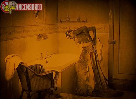 Naked Josephine Baker In Siren Of The Tropics