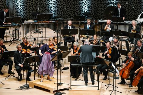 Les Siècles François Xavier Roth Dirigent Isabelle Faust und