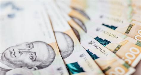 Новая банкнота в пятьсот украинских гривен | Премиум Фото