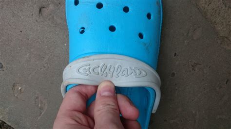 I really hope they meant "Luckyland" : r/CrappyDesign