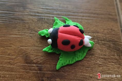 Божья коровка на листочке. МК по лепке из пластилина