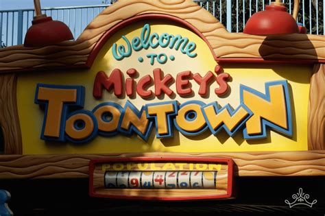 Mickeys Toontown At Disneyland Overview History And Trivia