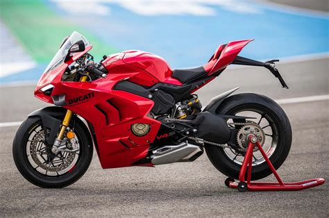 Ducati Panigale V New Look Stunts Every One Know Price