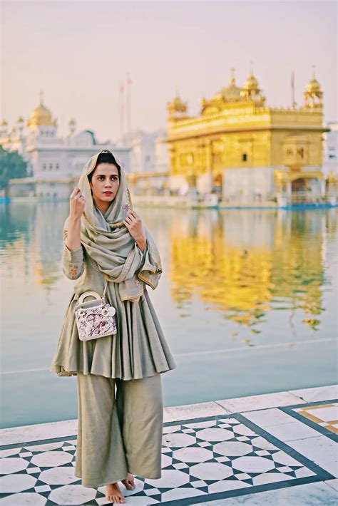 Dressing Appropriately Attire For A Hindu Temple Visit Shunvogue