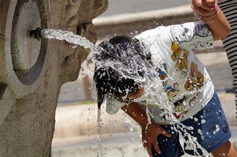Europe In Grips Of Sweltering Heat Authorities Urge Caution