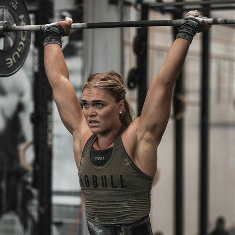 Crossfit Woman Aesthetic In 2022 Crossfit Women Powerlifting Women Muscular Women