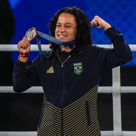 Baiana Bia Ferreira Comemora Medalha De Bronze Nos Jogos Ol Mpicos De