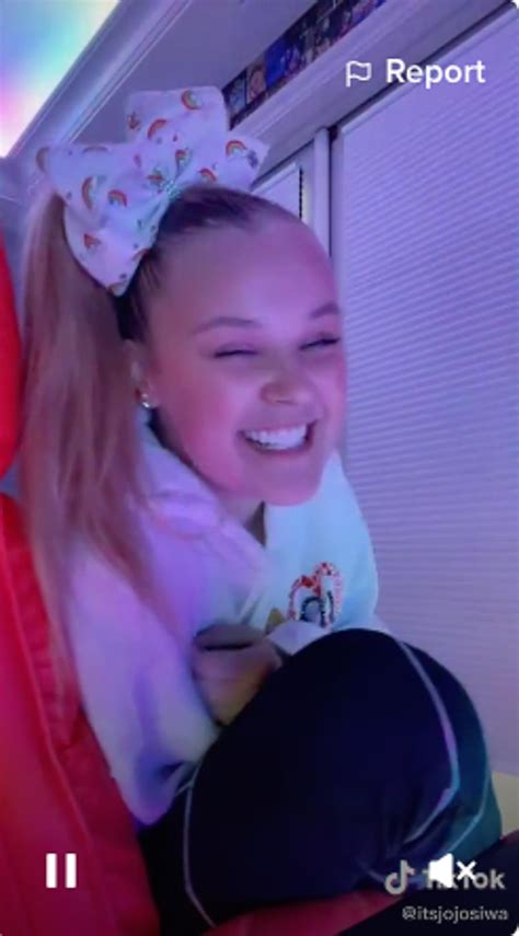 JoJo Siwa Appears To Confirm Rumors She S Come Out As She Poses In Best Gay Cousin Tee Shirt