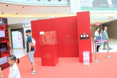 Product Exhibition Retail Interior Design Display Case Shopping