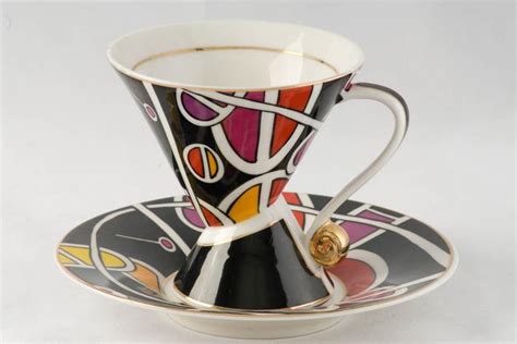 Чаши с чинийка за кафе и чай в черно и червено подходящи за мъж