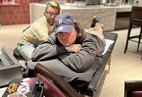 Abs On Twitter I DIDNT Expect Ass On Main In