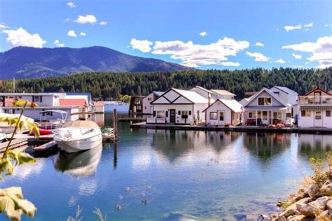 These Floating Cabins In Idaho Are The Ultimate Place To Stay Overnight