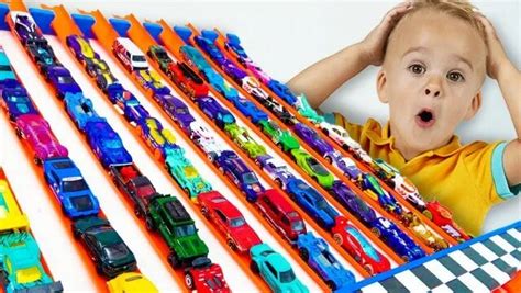 Влад и Никита Крис играет с машинками Hot Wheels и строит город Hot Wheels Смотреть онлайн в