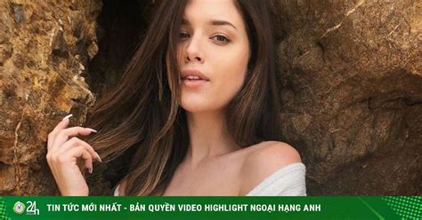 Hot girl người Mỹ khoe trọn vòng 1 trên sân bóng 4 năm trước giờ ra sao