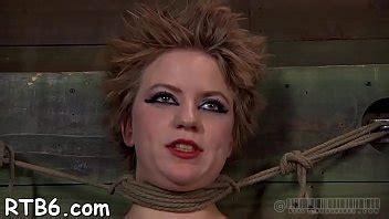 Pinzamiento Doloroso Para Los Senos De La Bella XVIDEOS