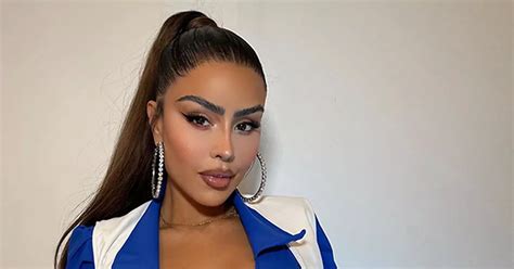 Model Turns Cheerleader In Teeny Hot Pants And Fans Beg Her To Cheer For Their Team Daily Star