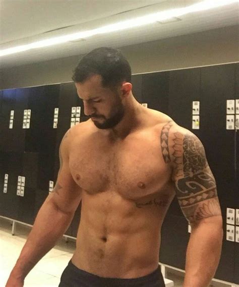 Hot Hunk In The Lockerroom Scrolller