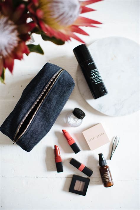 Make this easy DIY Makeup Bag | a pair & a spare | Bloglovin’