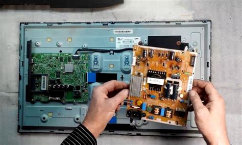 Почему телевизор сам выключается и включается: причины появления ...