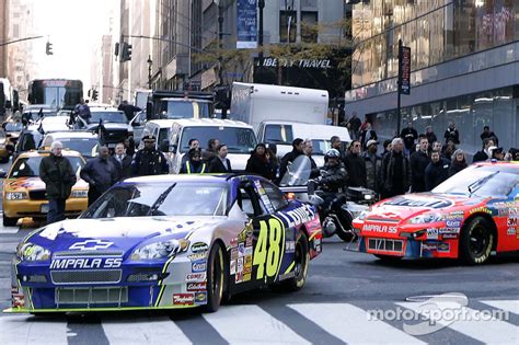 Jimmie Johnson, the 2007 NASCAR Nextel Cup Champion leads Nextel Cup ...