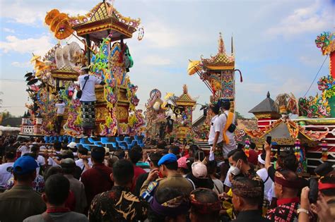 Hadir Bersama Ribuan Umat Hindu Bupati Nanang Akan Jadikan Upacara