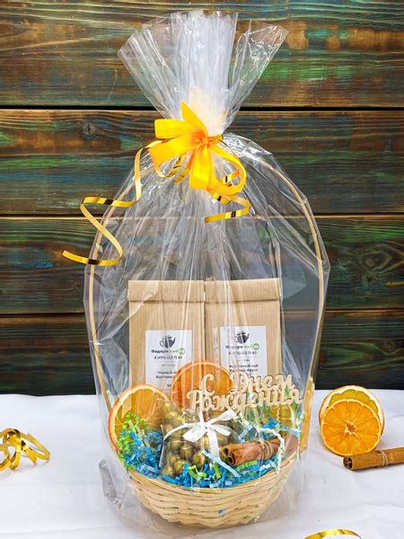 Подарок на День рождения, Подарочная корзина с чаем и сладостями ...