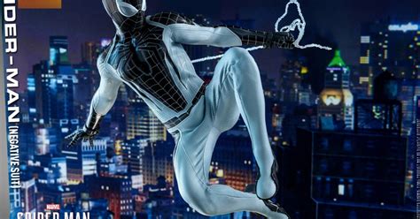 Marvel S Spider Man Goes Negative With A New Hot Toys Figure