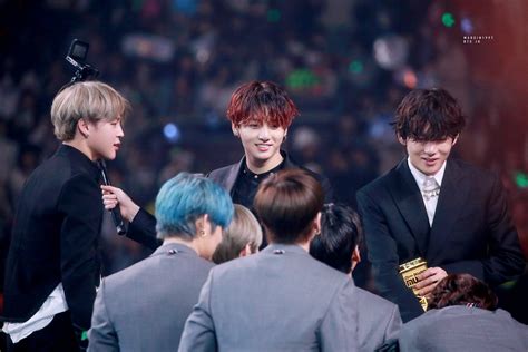 BTS And TXT Sprang Into Action When A Staff Member Tripped At MAMA